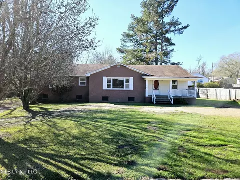 402 Newton St, Crystal Springs, MS 39059