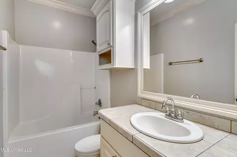 Bath - 700 Chambord Dr, Brandon, MS 39042 photo 2 of 2