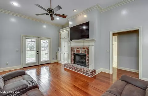 Living - 700 Chambord Dr, Brandon, MS 39042 photo 1 of 1