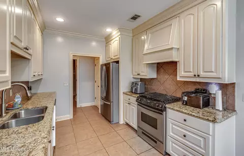 Kitchen - 700 Chambord Dr, Brandon, MS 39042 photo 3 of 3