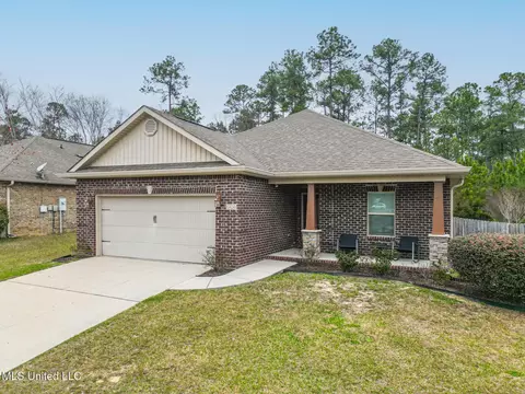 14154 Fox Hill Dr, Gulfport, MS 39503