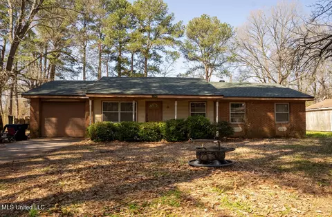 212 Gordan Dr, Batesville, MS 38606