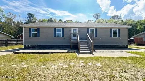 26 Chantilly Ter, Bay Saint Louis, MS 39520