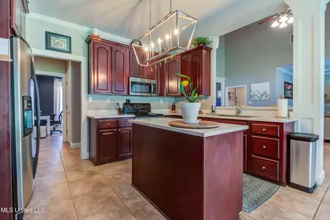 Kitchen - 14105 E Parker Rd, Vancleave, MS 39565 photo 3 of 5