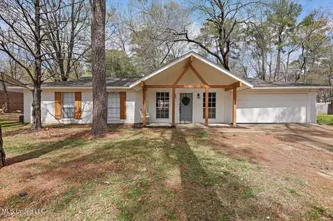 211 Bay Park Dr, Brandon, MS 39047