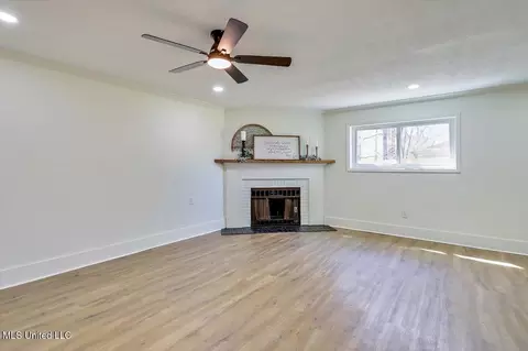 Living - 3525 Patterson Dr, Pearl, MS 39208 photo 2 of 4