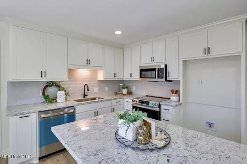 Kitchen - 3525 Patterson Dr, Pearl, MS 39208 photo 1 of 3