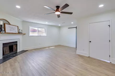 Living - 3525 Patterson Dr, Pearl, MS 39208 photo 3 of 4