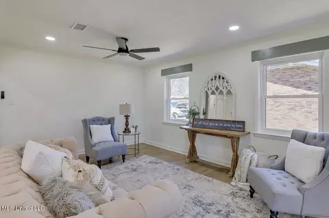 Living - 3525 Patterson Dr, Pearl, MS 39208 photo 1 of 4