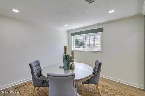 Dining - 3525 Patterson Dr, Pearl, MS 39208 photo 2 of 3