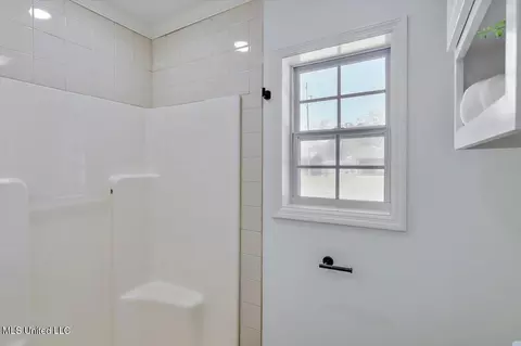Bath - 3525 Patterson Dr, Pearl, MS 39208 photo 2 of 4
