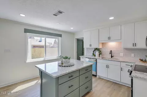 Kitchen - 3525 Patterson Dr, Pearl, MS 39208 photo 3 of 3