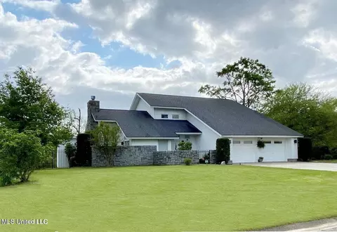 303 Idlewood Dr, Waveland, MS 39576