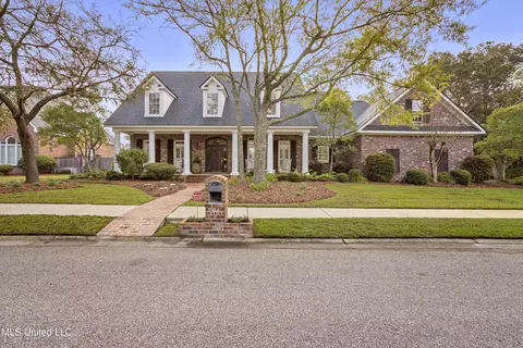 16 Lawrence Pl, Gulfport, MS 39507