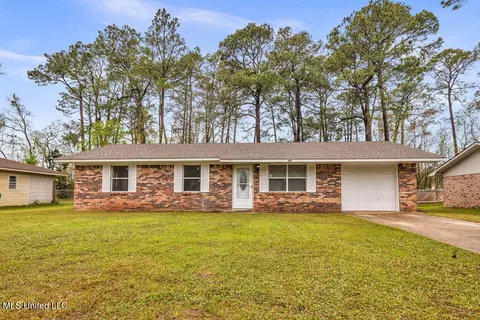 6517 Lancaster Blvd, Ocean Springs, MS 39564