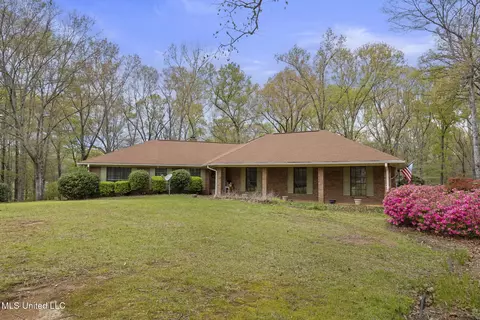 107 Hickory Hills Dr, Clinton, MS 39056