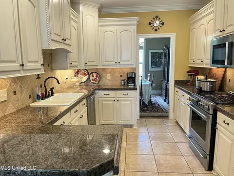 Kitchen - 408 Bridgestone Pl, Florence, MS 39073 photo 2 of 6
