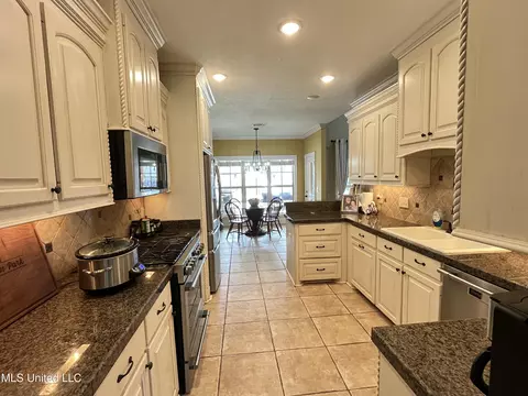 Kitchen - 408 Bridgestone Pl, Florence, MS 39073 photo 6 of 6