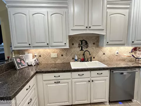 Kitchen - 408 Bridgestone Pl, Florence, MS 39073 photo 3 of 6