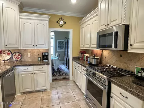 Kitchen - 408 Bridgestone Pl, Florence, MS 39073 photo 5 of 6