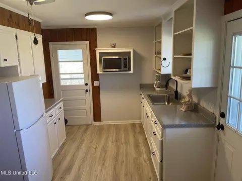 Kitchen - 388 Delancey Rd, Braxton, MS 39044 photo 2 of 4