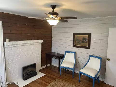 Living - 388 Delancey Rd, Braxton, MS 39044 photo 2 of 2