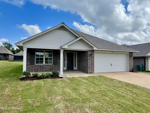 1573 S Reece Dr, Southaven, MS 38671