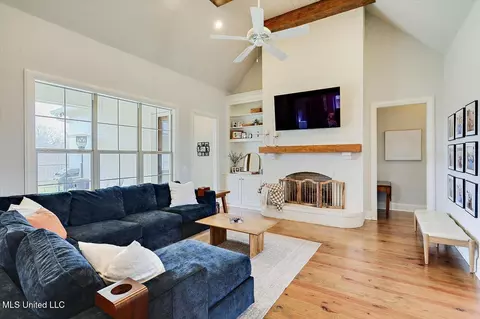 Living - 105 Camden Trl, Madison, MS 39110 photo 2 of 4