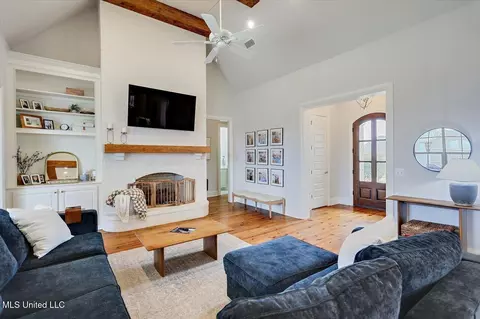 Living - 105 Camden Trl, Madison, MS 39110 photo 1 of 4