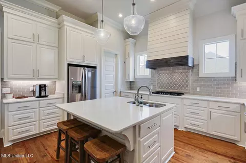 Kitchen - 105 Camden Trl, Madison, MS 39110 photo 2 of 5