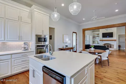 Kitchen - 105 Camden Trl, Madison, MS 39110 photo 4 of 5