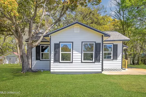 2202 Eden St, Pascagoula, MS 39581