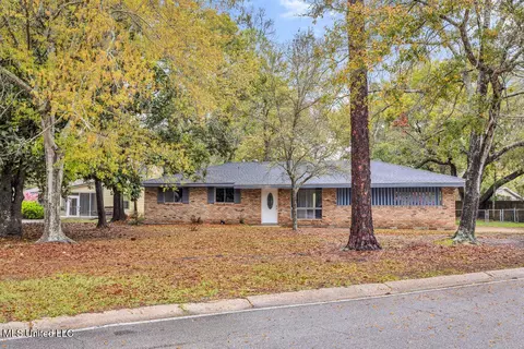 2501 Havard Rd, Ocean Springs, MS 39564