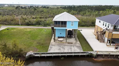 11031 Bay Cove Dr, Bay Saint Louis, MS 39520
