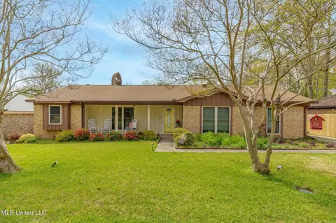 809 Sioux Ln, Hattiesburg, MS 39402