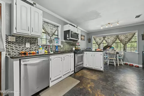 Kitchen - 6004 J D Mckee Rd, Moss Point, MS 39562 photo 2 of 2