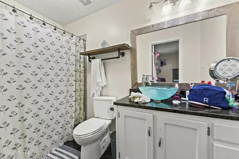 Bath - 6004 J D Mckee Rd, Moss Point, MS 39562 photo 1 of 2