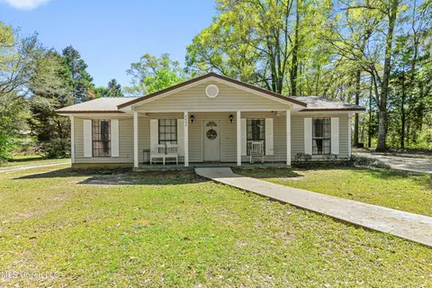 6004 J D Mckee Rd, Moss Point, MS 39562