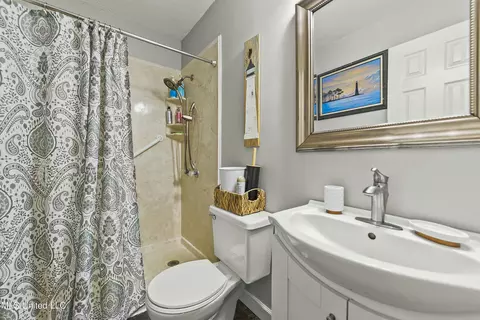 Bath - 6004 J D Mckee Rd, Moss Point, MS 39562 photo 2 of 2