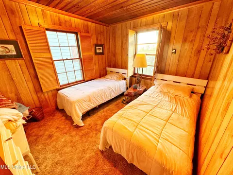 Bedroom - 445 Lake Dr, Dundee, MS 38626 photo 2 of 4