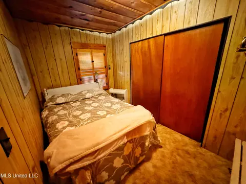 Bedroom - 445 Lake Dr, Dundee, MS 38626 photo 3 of 4