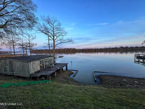 View/Area - 445 Lake Dr, Dundee, MS 38626 photo 2 of 2