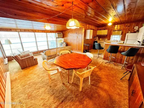Dining - 445 Lake Dr, Dundee, MS 38626 photo 1 of 2