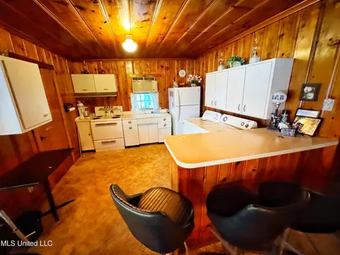Kitchen - 445 Lake Dr, Dundee, MS 38626 photo 1 of 1