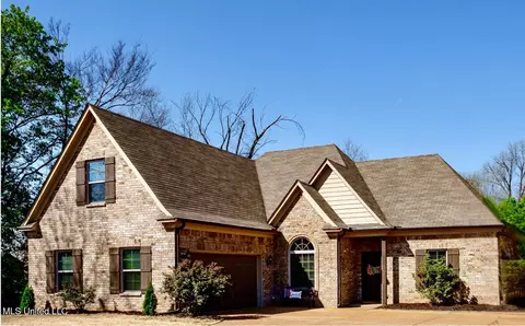 8233 Ashton Ln, Southaven, MS 38672