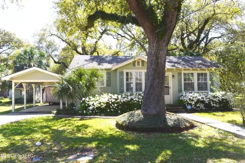 324 Demontluzin Ave, Bay Saint Louis, MS 39520