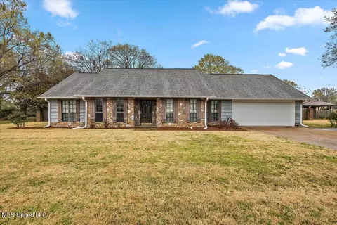 1906 Barnwell Cir, Yazoo City, MS 39194