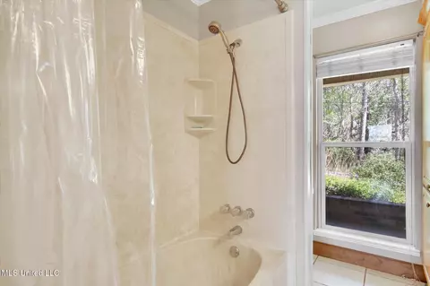 Bath - 10242 Webb Ln, Biloxi, MS 39532 photo 5 of 8