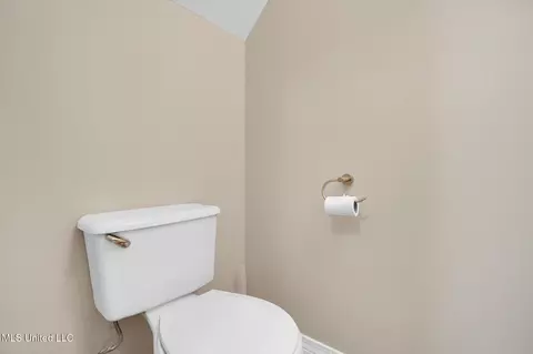 Bath - 10242 Webb Ln, Biloxi, MS 39532 photo 2 of 8