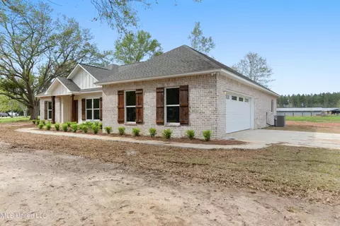 111 H M Blair Ln, Lucedale, MS 39452 photo 2